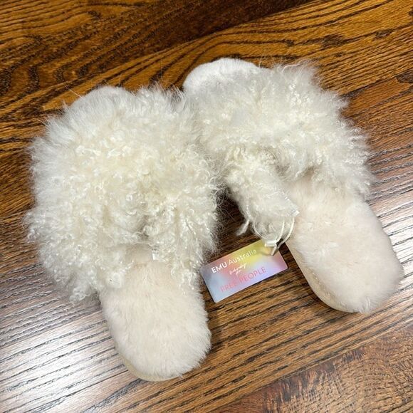Anthropologie EMU Australia Mayberry Curly Sheepskin Slipper - Picture 3 of 5